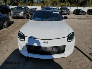 2023 Nissan Z Performance z VIN JN1BZ4BHXPM311269, wystawiony jako Copart lot #75271644 z przebiegiem 10 711 mil mil oraz Szkoda całkowita • Salvage title. Historia ofert i sprzedaży dostępna na DreamBid. Obrazek 5.