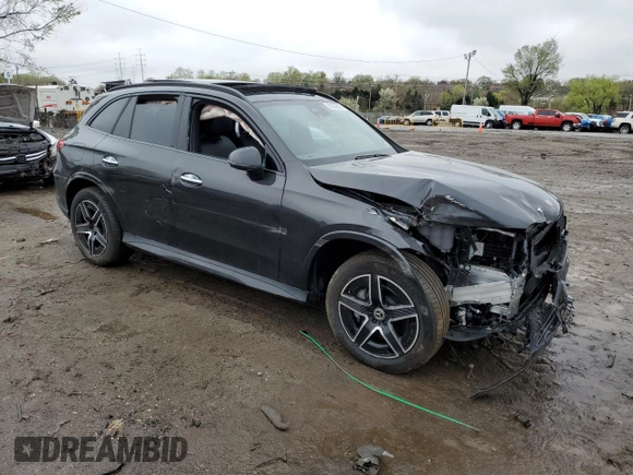 2025 Mercedes-Benz GLC 300 z VIN W1NKM4HB7SF260981, wystawiony jako Copart lot #51979695 z przebiegiem 4 881 mil mil oraz Szkoda całkowita • Salvage title. Historia ofert i sprzedaży dostępna na DreamBid. Obrazek 4.