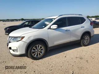 2017 Nissan Rogue S z VIN KNMAT2MT9HP593615, wystawiony jako Copart lot #56501765 z przebiegiem 187 438 mil mil oraz Szkoda całkowita • Salvage title. Historia ofert i sprzedaży dostępna na DreamBid. Obrazek 1.
