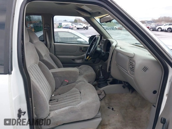 2001 Chevrolet S-10 LS with VIN 1GCCS19511K146361, listed as a IAAI auction lot 41170185 with 103,937 mi miles and . Bid and sale history available at DreamBid. Image 5.