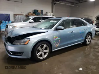 2013 Volkswagen Passat SE z VIN 1VWBP7A31DC000709, wystawiony jako Copart lot #50704495 z przebiegiem 159 012 mil mil oraz Szkoda całkowita • Salvage title. Historia ofert i sprzedaży dostępna na DreamBid. Obrazek 1.