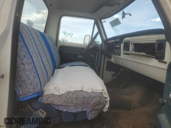 1975 Ford F-250 z VIN F25MRX29466, wystawiony jako Copart lot #50986975 z przebiegiem 92 878 mil mil oraz Nie do naprawy • Non repairable. Historia ofert i sprzedaży dostępna na DreamBid. Obrazek 10.