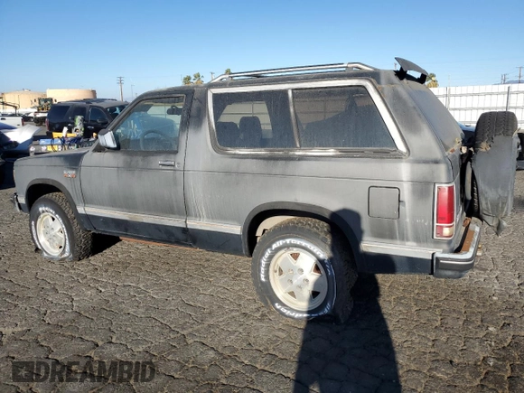 1986 Chevrolet Blazer z VIN 1G8CT18RXG8180574, wystawiony jako Copart lot #87987925 z przebiegiem 82 571 mil mil oraz Szkoda całkowita • Salvage title. Historia ofert i sprzedaży dostępna na DreamBid. Obrazek 2.