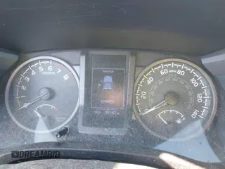 2018 Toyota Tacoma SR z VIN 3TMCZ5AN7JM125425, wystawiony jako IAAI lot #40459066 z przebiegiem 85 182 mil mil oraz . Historia ofert i sprzedaży dostępna na DreamBid. Obrazek 7.