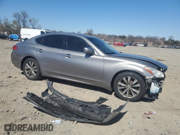 2013 Infiniti M z VIN JN1BY1AP9DM512439, wystawiony jako Copart lot #50368165 z przebiegiem 177 809 mil mil oraz Szkoda całkowita • Salvage title. Historia ofert i sprzedaży dostępna na DreamBid. Obrazek 4.