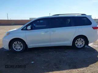 2017 Toyota Sienna XLE Auto Access Seat with VIN 5TDYZ3DC2HS806686, listed as a IAAI auction lot 41877474 with 72,011 mi miles. Bid and sale history available at carsss.com. Image 15.