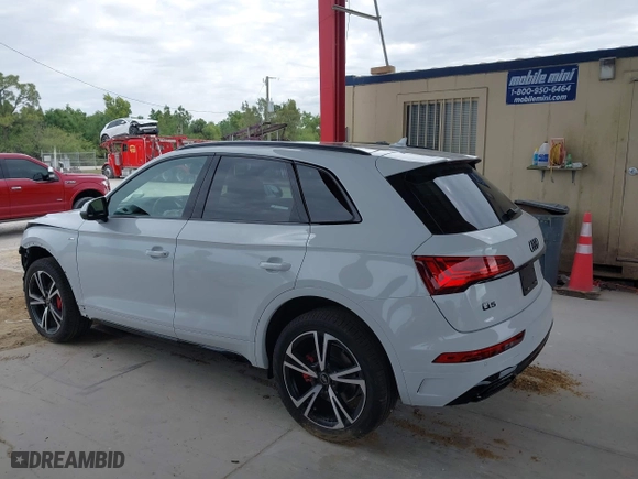2025 Audi Q5 S line Premium Plus with VIN WA1EAAFY3S2013364, listed as a IAAI auction lot 41813601 with 1,450 mi miles. Bid and sale history available at carsss.com. Image 14.