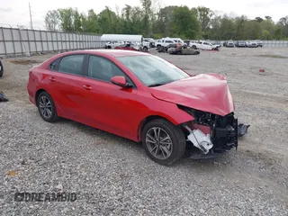 2024 Kia Forte LXS z VIN 3KPF24ADXRE830874, wystawiony jako IAAI lot #41910555 z przebiegiem 8708 mil mil oraz . Historia ofert i sprzedaży dostępna na DreamBid. Obrazek 1.