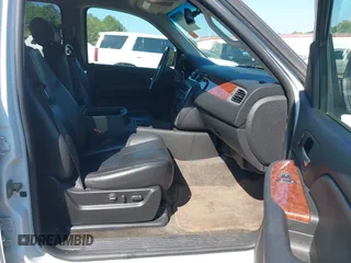 2009 GMC Yukon SLT w/4SA with VIN 1GKFK33049R241378, listed as a IAAI auction lot 42124385 with 292,192 mi miles. Bid and sale history available at carsss.com. Image 5.
