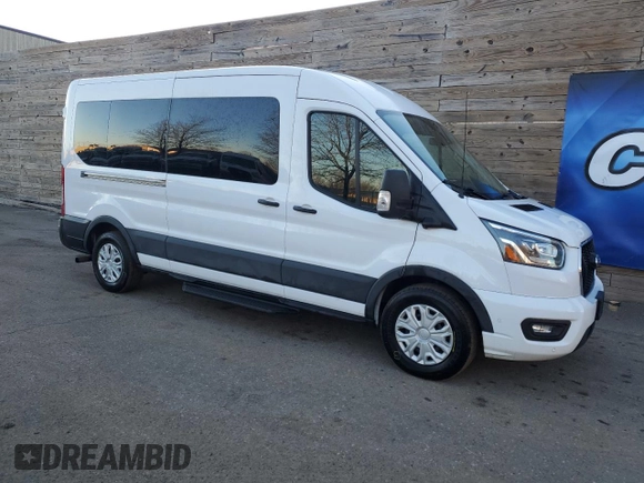 2023 Ford Transit Passenger XL with VIN 1FBAX2C82PKA70924, listed as a Copart auction lot 41698045 with 53,555 mi miles and Clean Title. Bid and sale history available at DreamBid. Image 4.