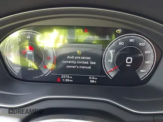 2025 Audi Q5 S line Premium z VIN WA1GAAFY3S2040329, wystawiony jako IAAI lot #41896569 z przebiegiem 2 575 mil mil oraz . Historia ofert i sprzedaży dostępna na DreamBid. Obrazek 7.