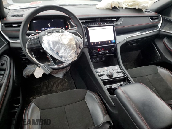 2022 Jeep Grand Cherokee Trailhawk with VIN 1C4RJHCG3N8625934, listed as a Copart auction lot 84533024 with 19,979 mi miles and Salvage title. Bid and sale history available at DreamBid. Image 8.
