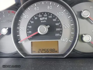 2007 Kia Rondo LX with VIN KNAFG525877029532, listed as a IAAI auction lot 42036604 with 225,698 mi miles. Bid and sale history available at carsss.com. Image 7.