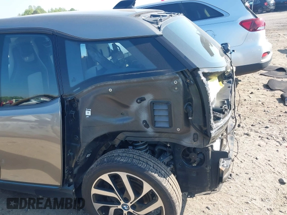 2017 BMW i3 z VIN WBY1Z8C37HV895319, wystawiony jako IAAI lot #42005859 z przebiegiem 84 271 mil mil oraz . Historia ofert i sprzedaży dostępna na DreamBid. Obrazek 20.