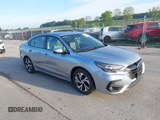 2025 Subaru Legacy Premium z VIN 4S3BWAD65S3018054, wystawiony jako IAAI lot #42728296 z przebiegiem 6 488 mil mil oraz . Historia ofert i sprzedaży dostępna na DreamBid. Obrazek 1.