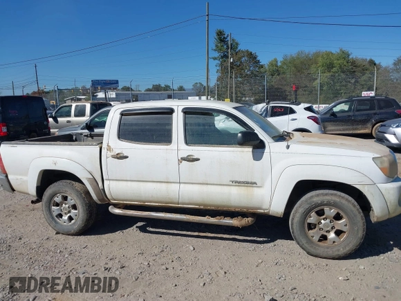 2006 Toyota Tacoma z VIN 3TMLU42N26M004719, wystawiony jako IAAI lot #40569250 z przebiegiem Nie podano mil oraz . Historia ofert i sprzedaży dostępna na DreamBid. Obrazek 13.