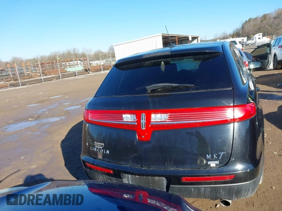 2018 Lincoln MKT with VIN 2LMHJ5NK5JBL02245, listed as a IAAI auction lot 41430571 with 293,537 mi miles and . Bid and sale history available at carsss.com. Image 16.