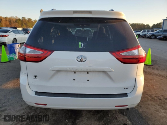 2015 Toyota Sienna LE AAS z VIN 5TDKK3DC4FS542670, wystawiony jako Copart lot #85658924 z przebiegiem 89 845 mil mil oraz Szkoda całkowita • Salvage title. Historia ofert i sprzedaży dostępna na DreamBid. Obrazek 6.