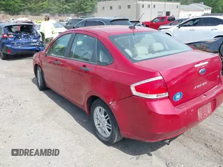 2009 Ford Focus SE z VIN 1FAHP35N89W153231, wystawiony jako IAAI lot #42353634 z przebiegiem 119 297 mil mil oraz . Historia ofert i sprzedaży dostępna na DreamBid. Obrazek 3.