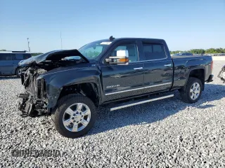 2018 GMC Sierra 2500HD SLT with VIN 1GT12TEG6JF197857, listed as a Copart auction lot 52221035 with 62,047 mi miles and Salvage title. Bid and sale history available at DreamBid. Image 1.