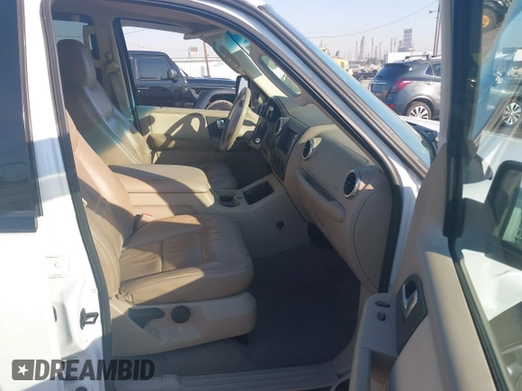 2003 Ford Expedition Special Service with VIN 1FMPU16LX3LB18730, listed as a IAAI auction lot 41291375 with 203,841 mi miles. Bid and sale history available at carsss.com. Image 5.