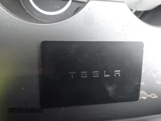 2025 Tesla Model Y Long Range with VIN 7SAYGDEEXSF266143, listed as a IAAI auction lot 41905813 with 776 mi miles and . Bid and sale history available at carsss.com. Image 11.