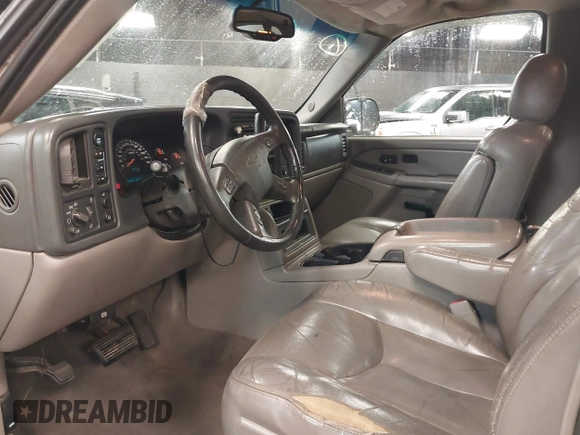 2005 Chevrolet Avalanche LS z VIN 3GNGK22G05G118929, wystawiony jako IAAI lot #42364988 z przebiegiem 280 772 mil mil oraz . Historia ofert i sprzedaży dostępna na DreamBid. Obrazek 5.