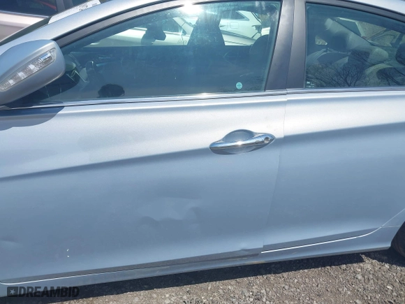 2013 Hyundai Sonata SE with VIN 5NPEC4AC9DH784460, listed as a IAAI auction lot 42099724 with 152,744 mi miles. Bid and sale history available at carsss.com. Image 16.