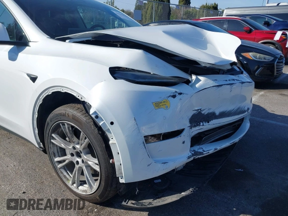 2022 Tesla Model Y Long Range z VIN 7SAYGDEE8NF374636, wystawiony jako IAAI lot #41545669 z przebiegiem 41 965 mil mil oraz . Historia ofert i sprzedaży dostępna na DreamBid. Obrazek 6.
