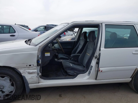 1998 Volvo V70 с VIN YV1LW5541W2350300, выставлен на аукционе IAAI как лот 42343799 с пробегом 286 071 миль миль и . История ставок и продаж доступна на DreamBid. Изображение 6.
