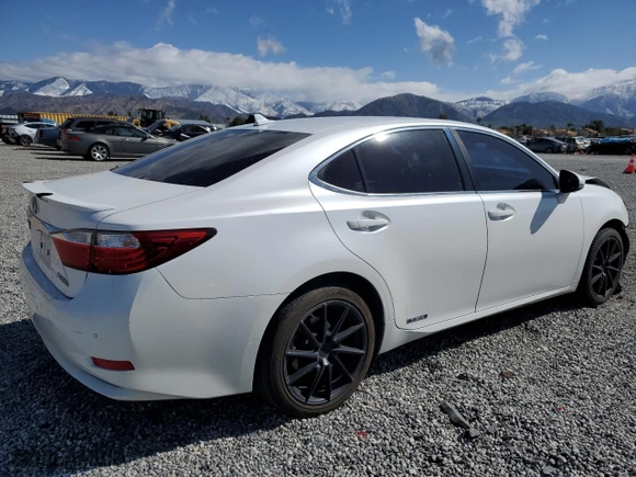 2014 Lexus ES 300h Hybrid with VIN JTHBW1GG1E2053767, listed as a Copart auction lot 51405625 with 154,480 mi miles and Salvage Title. Bid and sale history available at carsss.com. Image 3.
