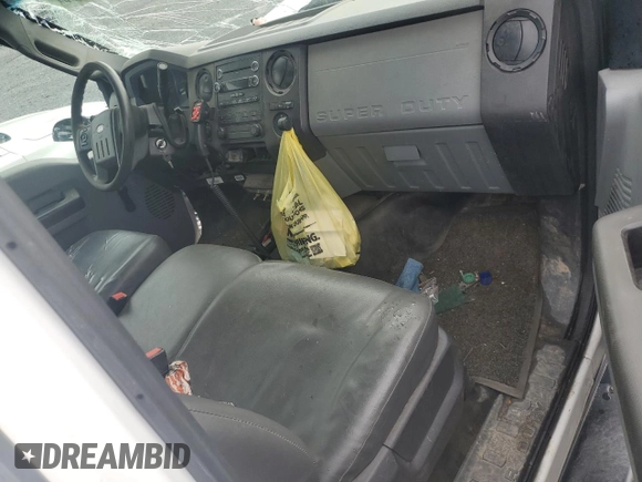 2015 Ford F-250 XLT z VIN 1FTBF2B60FEB66454, wystawiony jako Copart lot #55562555 z przebiegiem Nie podano mil oraz Szkoda całkowita • Salvage title. Historia ofert i sprzedaży dostępna na DreamBid. Obrazek 8.