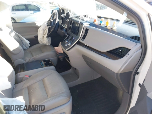 2016 Toyota Sienna XLE with VIN 5TDYK3DC9GS754220, listed as a IAAI auction lot 41303870 with 152,758 mi miles. Bid and sale history available at carsss.com. Image 5.