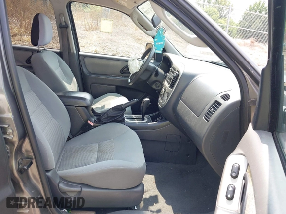 2006 Ford Escape XLT с VIN 1FMYU93106KB08157, выставлен на аукционе IAAI как лот 42471588 с пробегом Не указан миль и . История ставок и продаж доступна на DreamBid. Изображение 5.