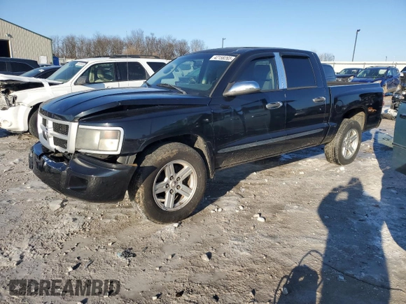 2008 Dodge Dakota SXT z VIN 1D7HW38K28S580141, wystawiony jako Copart lot #42158265 z przebiegiem 239 953 mil mil oraz Szkoda całkowita • Salvage title. Historia ofert i sprzedaży dostępna na DreamBid. Obrazek 1.