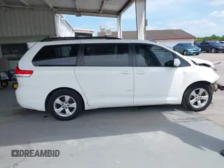 2014 Toyota Sienna LE AAS with VIN 5TDKK3DC2ES513425, listed as a IAAI auction lot 42107820 with 367,844 mi miles and . Bid and sale history available at carsss.com. Image 14.