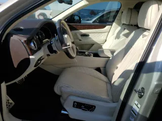 2017 Bentley Bentayga W12 z VIN SJAAC2ZVXHC016000, wystawiony jako Copart lot #43702555 z przebiegiem 46 172 mil mil oraz Szkody całkowita. Historia ofert i sprzedaży dostępna na DreamBid. Obrazek 7.