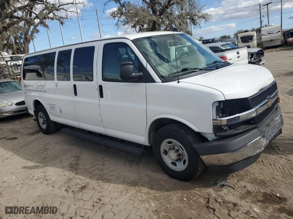 2017 Chevrolet Express Passenger LT with VIN 1GAZGPFF7H1134008, listed as a Copart auction lot 82833454 with 43,877 mi miles and Salvage Title. Bid and sale history available at carsss.com. Image 4.