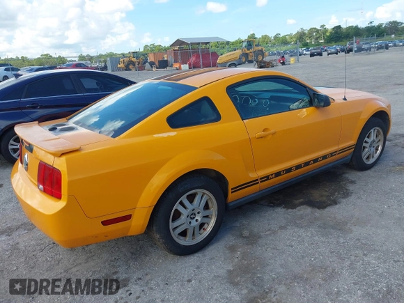 2007 Ford Mustang Deluxe with VIN 1ZVHT80NX75212760, listed as a IAAI auction lot 42716918 with 264,431 mi miles and . Bid and sale history available at DreamBid. Image 4.