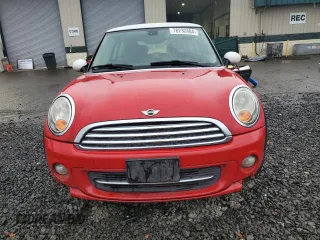 2011 MINI Hardtop z VIN WMWSU3C52BT099618, wystawiony jako Copart lot #78232484 z przebiegiem 98 302 mil mil oraz Czysty tytuł • Clean title. Historia ofert i sprzedaży dostępna na DreamBid. Obrazek 5.