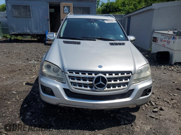 2010 Mercedes-Benz M 350 z VIN 4JGBB8GB5AA573797, wystawiony jako Copart lot #58290885 z przebiegiem 149 675 mil mil oraz Czysty tytuł • Clean title. Historia ofert i sprzedaży dostępna na DreamBid. Obrazek 5.
