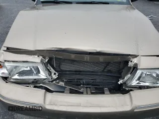2004 Mercury Grand Marquis GS z VIN 2MEFM74W84X692469, wystawiony jako Copart lot #57794475 z przebiegiem 68 439 mil mil oraz Szkoda całkowita • Salvage title. Historia ofert i sprzedaży dostępna na DreamBid. Obrazek 11.