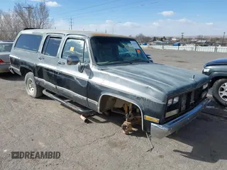 1990 Chevrolet Suburban z VIN 1GNEV16K1LF136023, wystawiony jako IAAI lot #41539294 z przebiegiem 265 582 mil mil oraz . Historia ofert i sprzedaży dostępna na DreamBid. Obrazek 1.