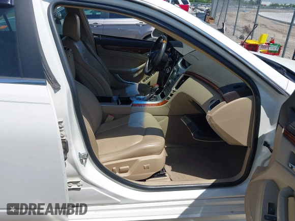2010 Cadillac CTS Luxury z VIN 1G6DE5EG8A0106576, wystawiony jako IAAI lot #42256108 z przebiegiem 86 740 mil mil oraz . Historia ofert i sprzedaży dostępna na DreamBid. Obrazek 5.