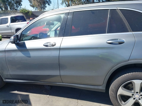 2017 Mercedes-Benz GLC with VIN WDC0G4JB9HF172775, listed as a IAAI auction lot 41865330 with 55,917 mi miles. Bid and sale history available at carsss.com. Image 15.