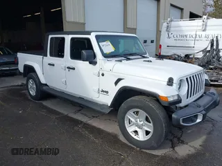 2021 Jeep Gladiator Sport S z VIN 1C6HJTAG6ML544382, wystawiony jako IAAI lot #38722618 z przebiegiem 32 071 mil mil oraz . Historia ofert i sprzedaży dostępna na DreamBid. Obrazek 1.