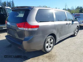 2013 Toyota Sienna L with VIN 5TDZK3DC1DS400675, listed as a IAAI auction lot 42053231 with 85,070 mi miles. Bid and sale history available at carsss.com. Image 4.