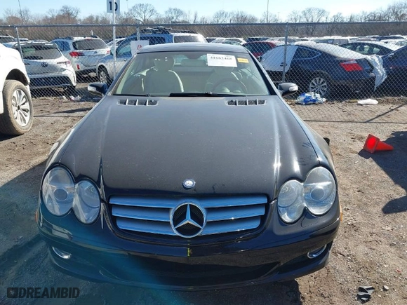 2007 Mercedes-Benz SL-Class 5.5L V8 with VIN WDBSK71F97F129598, listed as a IAAI auction lot 41662468 with 118,479 mi miles. Bid and sale history available at carsss.com. Image 12.