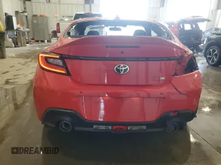2023 Toyota 86 Premium z VIN JF1ZNBF12P8762798, wystawiony jako Copart lot #56633705 z przebiegiem 15 547 mil mil oraz Szkody całkowita. Historia ofert i sprzedaży dostępna na DreamBid. Obrazek 6.