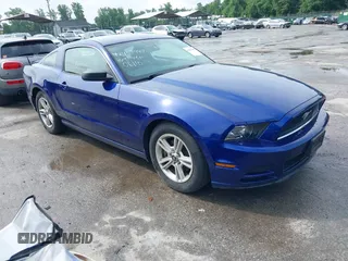 2014 Ford Mustang V6 с VIN 1ZVBP8AM9E5273871, выставлен на аукционе IAAI как лот 42457947 с пробегом 129 175 миль миль и . История ставок и продаж доступна на DreamBid. Изображение 1.